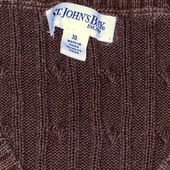 Bundle of 2 Classic Cable Knit Long Sleeve Sweaters - Picture 4 of 9